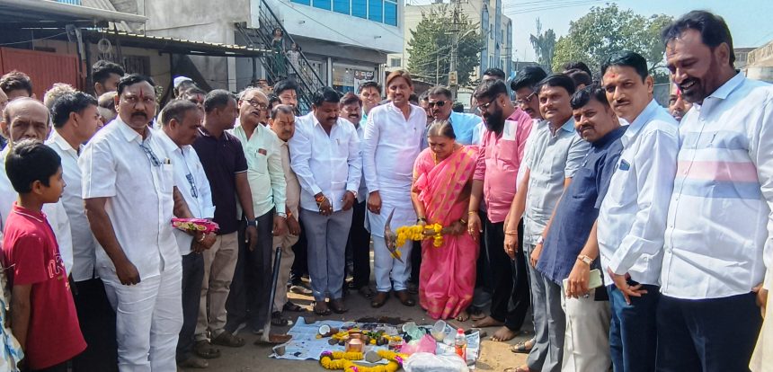 22 ಲಕ್ಷ ರೂ.ಗಳ ರಸ್ತೆ ಡಾಂಬರಿಕರಣ ಕಾಮಗಾರಿಗೆ ಸ್ಥಾಯಿ ಸಮಿತಿ ಅಧ್ಯಕ್ಷ ದತ್ತಾ ವಾಸ್ಟರ್ ಭೂಮಿ ಪೂಜೆ