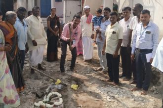 ನಿರ್ಗತಿಕ ಮನೆ ರಚನೆ ಕಾಮಗಾರಿಗೆ ತಾಲೂಕು ಯೋಜನಾಧಿಕಾರಿ ಸಂತೋಷ ಭೂಮಿ ಪೂಜೆ