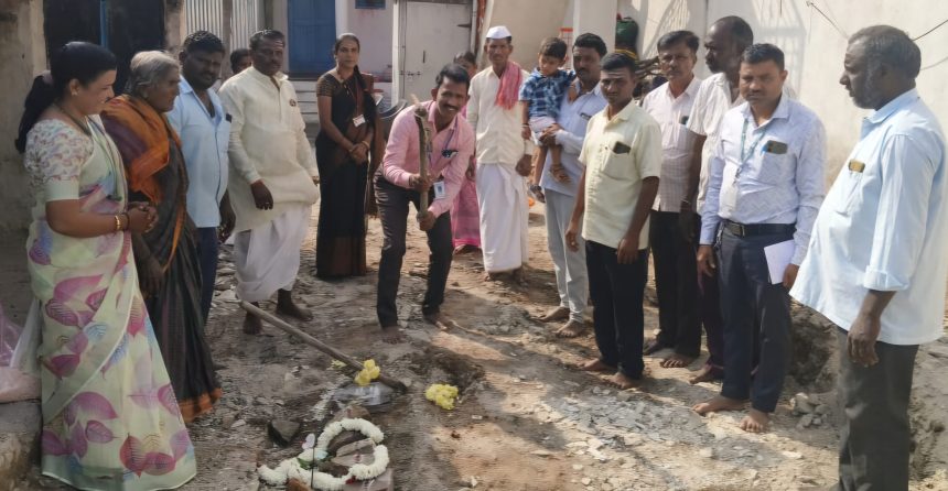 ನಿರ್ಗತಿಕ ಮನೆ ರಚನೆ ಕಾಮಗಾರಿಗೆ ತಾಲೂಕು ಯೋಜನಾಧಿಕಾರಿ ಸಂತೋಷ ಭೂಮಿ ಪೂಜೆ