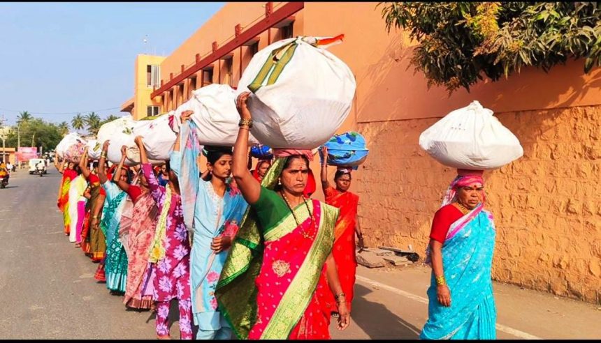 ಇಂಚಲ ಶ್ರೀ ಶಿವಯೋಗೀಶ್ವರ ಜಾತ್ರಾ ಮಹೋತ್ಸ : ಭಕ್ತರಿಂದ ಮಹಾ ಪ್ರಸಾದಕ್ಕೆ ರೊಟ್ಟಿ ಸೇವೆ