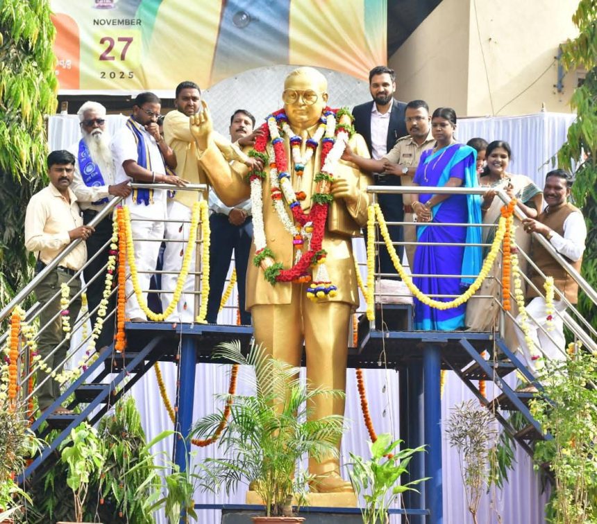 ಮಹಾ ಪರಿನಿರ್ವಾಣ ದಿನದ ನಿಮಿತ್ತ ಡಾ. ಬಿ.ಆರ್.ಅಂಬೇಡ್ಕರ್ ಅವರ ಭಾವಚಿತ್ರಕ್ಕೆ ಪೂಜೆ, ಪುಷ್ಪಾ ಆಚರಣೆ ಮಹಾ ಪರಿನಿರ್ವಾಣ ದಿನದ ನಿಮಿತ್ತ ಡಾ. ಬಿ.ಆರ್.ಅಂಬೇಡ್ಕರ್ ಅವರ ಭಾವಚಿತ್ರಕ್ಕೆ ಪೂಜೆ, ಪುಷ್ಪಾ ಆಚರಣೆ