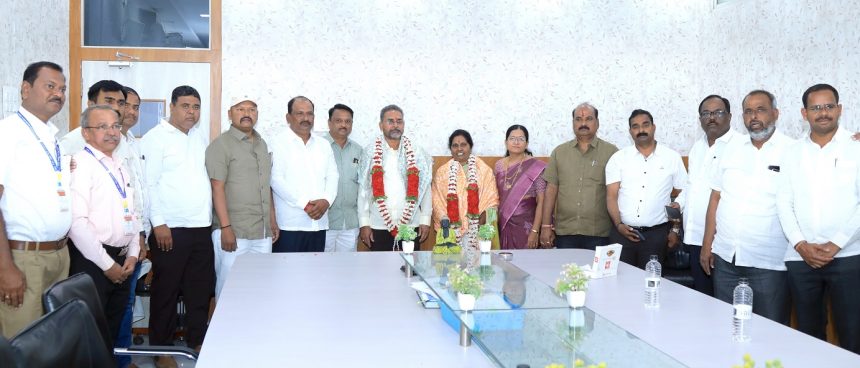 ಸರಕಾರಿ ನೌಕರರ ಸಹಕಾರಿ ಬ್ಯಾಂಕಿನ ಅಧಕ್ಷ ಸ್ಧಾನಕ್ಕೆ ಅರ್ಜುನ ಜಿ ಲಮಾಣಿ  ಹಾಗೂ ಉಪಾಧ್ಯಕ್ಷ ಸ್ಧಾನಕ್ಕೆ ಪುಷ್ಪಾ ಎಸ್ ಗಚ್ಚಿನಮಠ ಅವಿರೋಧವಾಗಿ ಆಯ್ಕೆ