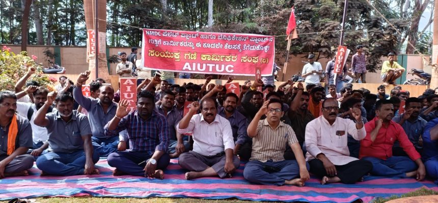 ಗುತ್ತಿಗೆ ಕಾರ್ಮಿಕರ ಬೇಡಿಕೆ ಈಡೇರುವವರೆಗೂ ಒಗ್ಗಟ್ಟಿನಿಂದ ಹೋರಾಟ