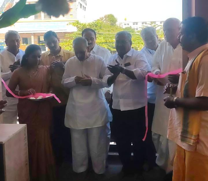 ಮಹಾಂತೇಶ ಅರ್ಬನ್ ಕೋ ಆಫ್ ಕ್ರೇಡಿಟ್ ಸೊಸೈಟಿ ಶಾಖೆಯನ್ನು ಉದ್ಘಾಟಿಸಿದ ಮಹಾಬಳೇಶ್ವರ ಹಾದಿಮನಿ ಮಹಾಂತೇಶ ಅರ್ಬನ್ ಕೋ ಆಫ್ ಕ್ರೇಡಿಟ್ ಸೊಸೈಟಿ ಶಾಖೆಯನ್ನು ಉದ್ಘಾಟಿಸಿದ ಮಹಾಬಳೇಶ್ವರ ಹಾದಿಮನಿ