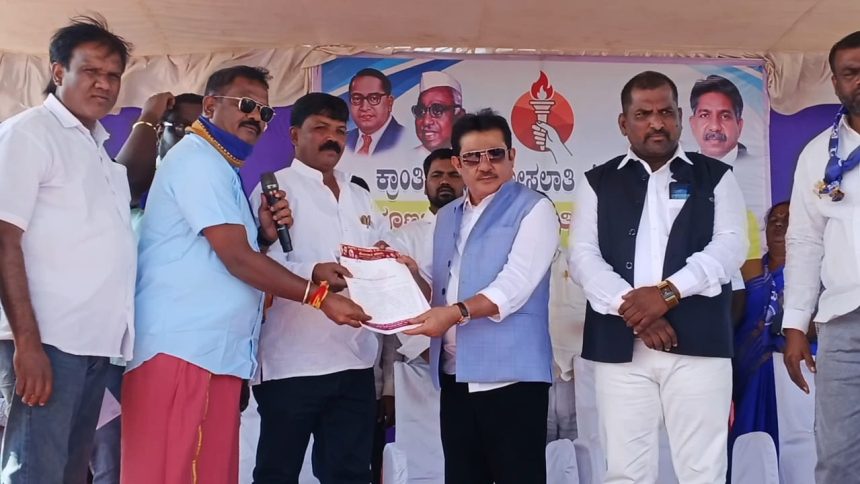 ಮಾದಿಗ ಸಮುದಾಯಕ್ಕೆ ಸಂಪೂರ್ಣ ಒಳಮೀಸಲಾತಿ: ಸರ್ಕಾರದ ನಿರ್ಲಕ್ಷ್ಯದ ವಿರುದ್ಧ ಆಕ್ರೋಶ! ಮಾದಿಗ ಸಮುದಾಯಕ್ಕೆ ಸಂಪೂರ್ಣ ಒಳಮೀಸಲಾತಿ: ಸರ್ಕಾರದ ನಿರ್ಲಕ್ಷ್ಯದ ವಿರುದ್ಧ ಆಕ್ರೋಶ!