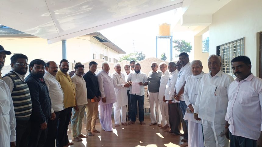 ಹಾರೂಗೇರಿ ತಾಲೂಕು ಕೇಂದ್ರ ಘೋಷಣೆ ಮಾಡಲು ಒತ್ತಾಯ ಹಾರೂಗೇರಿ ತಾಲೂಕು ಕೇಂದ್ರ ಘೋಷಣೆ ಮಾಡಲು ಒತ್ತಾಯ