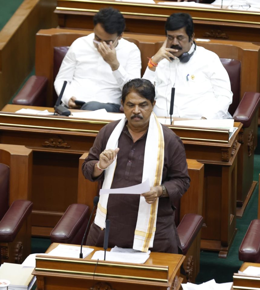 ಉತ್ತರ ಕರ್ನಾಟಕದ ರೈತರಿಗೆ ಅನ್ಯಾಯ, ಬೆಳೆ ಹಾನಿ, ಮಳೆ ಹಾನಿ ಪರಿಹಾರ ಇಲ್ಲ, ಶ್ವೇತಪತ್ರ ಬಿಡುಗಡೆ ಮಾಡಲಿ: ಆರ್.ಅಶೋಕ ಆಗ್ರಹ ಉತ್ತರ ಕರ್ನಾಟಕದ ರೈತರಿಗೆ ಅನ್ಯಾಯ, ಬೆಳೆ ಹಾನಿ, ಮಳೆ ಹಾನಿ ಪರಿಹಾರ ಇಲ್ಲ, ಶ್ವೇತಪತ್ರ ಬಿಡುಗಡೆ ಮಾಡಲಿ: ಆರ್.ಅಶೋಕ ಆಗ್ರಹ