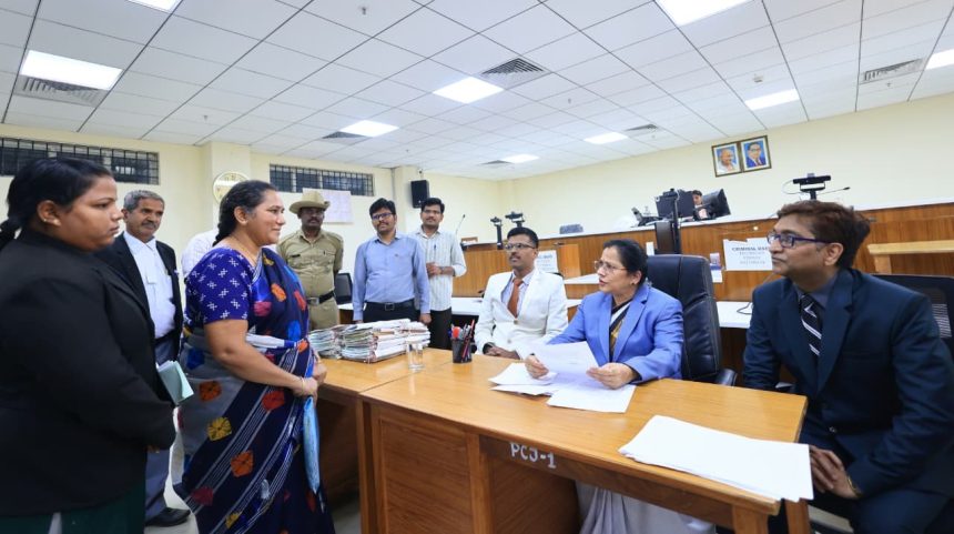 ಉದಾರ ಮನಸ್ಸಿನಿಂದ ವ್ಯಾಜ್ಯ ಇತ್ಯರ್ಥಪಡಿಸಿಕೊಂಡರೆ ನೆಮ್ಮದಿ ಜೀವನ: ನ್ಯಾ.ಕೆ.ಜಿ.ಶಾಂತಿ ಉದಾರ ಮನಸ್ಸಿನಿಂದ ವ್ಯಾಜ್ಯ ಇತ್ಯರ್ಥಪಡಿಸಿಕೊಂಡರೆ ನೆಮ್ಮದಿ ಜೀವನ: ನ್ಯಾ.ಕೆ.ಜಿ.ಶಾಂತಿ