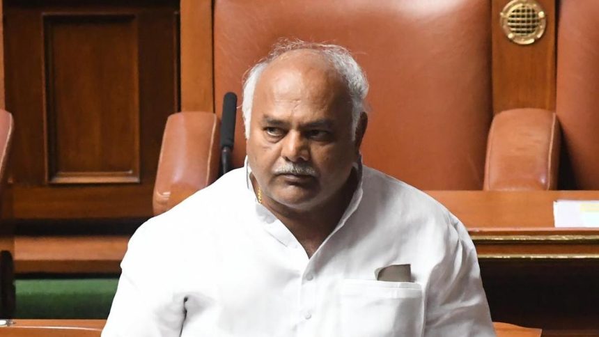 ವಿಲೀನ ಆದರೂ ಕೈಮಗ್ಗ ನೇಕಾರರ ಕಾರ್ಯಕ್ರಮ ಮುಂದುವರಿಕೆ : ಶಿವಾನಂದ ಪಾಟೀಲ ವಿಲೀನ ಆದರೂ ಕೈಮಗ್ಗ ನೇಕಾರರ ಕಾರ್ಯಕ್ರಮ ಮುಂದುವರಿಕೆ : ಶಿವಾನಂದ ಪಾಟೀಲ