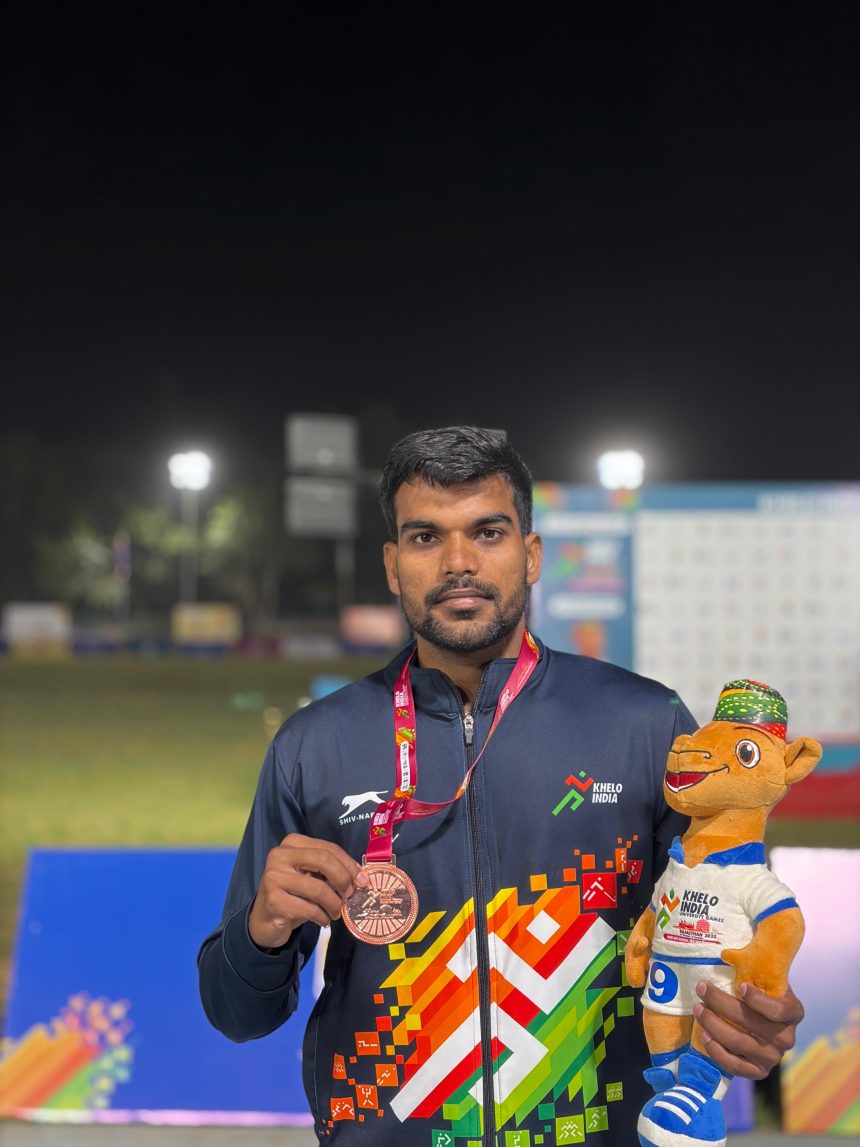 ಖೇಲೊ ಇಂಡಿಯಾ ಯುನಿವರ್ಸಿಟಿ ಗೇಮ್ಸ್ನಲ್ಲಿ ಬಳ್ಳಾರಿ ವಿವಿ ಯ ಲೊಕೇಶ್ ರಾಥೋಡ್ ಗೆ ಕಂಚಿನ ಪದಕ