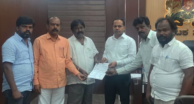 ಅಂಬೇಡ್ಕರ್ ಸಂಘದಲ್ಲಿ ನಿಯಮ ಬಾಹಿರ  ಪದಾಧಿಕಾರಿಗಳ ಆಯ್ಕೆ ರದ್ದುಪಡಿಸುವಂತೆ ಡಿ.ಸಿ ಗೆ ಮನವಿ