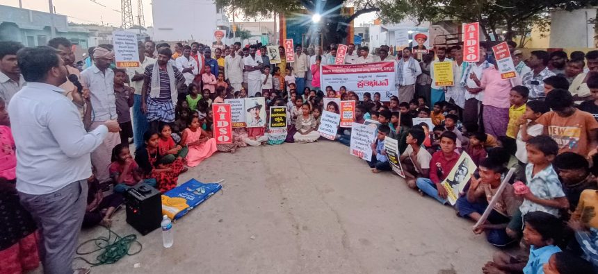 `ನಮ್ಮೂರ ಶಾಲೆ ಮುಚ್ಚಲು ಬಿಡುವುದಿಲ್ಲ’ – ಅಸುಂಡಿ  ಗ್ರಾಮಸ್ಥರ ಪ್ರತಿಭಟನೆ