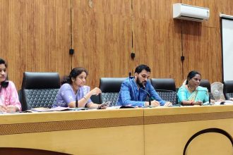 ಮಕ್ಕಳ ಭೌತಿಕ, ಮಾನಸಿಕ, ಆರೋಗ್ಯ ಸುಧಾರಣೆ ಮತ್ತು ಶೈಕ್ಷಣಿಕ ಸಾಧನೆಗೆ ಇಲಾಖೆಯ ಅಧಿಕಾರಿಗಳು ಶ್ರಮಿಸಬೇಕು: ಭುವನೇಶ ಪಾಟೀಲ