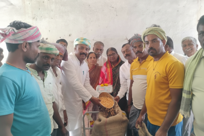 ಲಕ್ಷ್ಮೇಶ್ವರದಲ್ಲಿ ಗೋವಿನಜೋಳಕ್ಕೆ ಅಧಿಕೃತವಾಗಿ ಖರೀದಿ ಕಾರ್ಯಕ್ಕೆ ಚಾಲನೆ