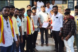 ಸತಿ ನಿಲಯದ ಮಕ್ಕಳಿಗೆ  ಕುಡಿಯುವ ನೀರು ಮತ್ತು ಶೌಚಾಲಯ ಒದಗಿಸುವಂತೆ ಒತ್ತಾಯಿಸಿ ಕರವೇ ಪ್ರತಿಭಟನೆ