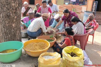 ಗವಿಮಠದ ಮಹಾದಾಸೋಹಕ್ಕೆ ಹರಿದು ಬರುತ್ತಿರುವ ರೊಟ್ಟಿ ಹಾಗೂ ದವಸ,ಧಾನ್ಯಗಳು