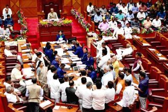 ಉತ್ತರದಲ್ಲೂ ಖುರ್ಚಿ ಸದ್ದು