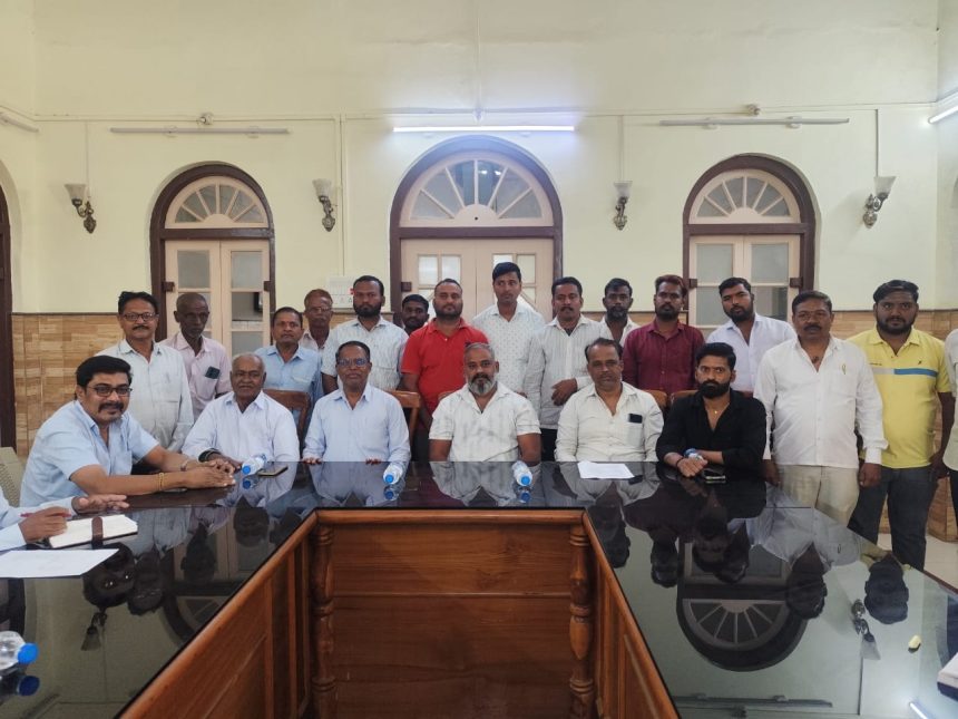 ಹಡಪದ ಅಪ್ಪಣ್ಣ ಸಮಾಜ ನಿಗಮಕ್ಕೆ ನೂರುಕೋಟಿ ಅನುದಾನ ಮೀಸಲಿಡಿ – ರಮೇಶ ನಾವ್ಹಿ ಹಡಪದ ಅಪ್ಪಣ್ಣ ಸಮಾಜ ನಿಗಮಕ್ಕೆ ನೂರುಕೋಟಿ ಅನುದಾನ ಮೀಸಲಿಡಿ – ರಮೇಶ ನಾವ್ಹಿ