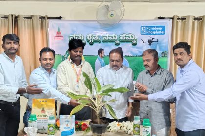 ಸಸಿಗೆ ನೀರು ಹಾಕಿ ಜೈ ಜವಾನ ರೈತ ದಿನ ಆಚರಣೆ.