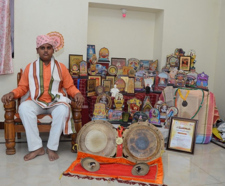 ಅಭಿನವ ಕರಡಿಗೆ ಬಾಲಗೌರವ ಪ್ರಶಸ್ತಿ ಅಭಿನವ ಕರಡಿಗೆ ಬಾಲಗೌರವ ಪ್ರಶಸ್ತಿ