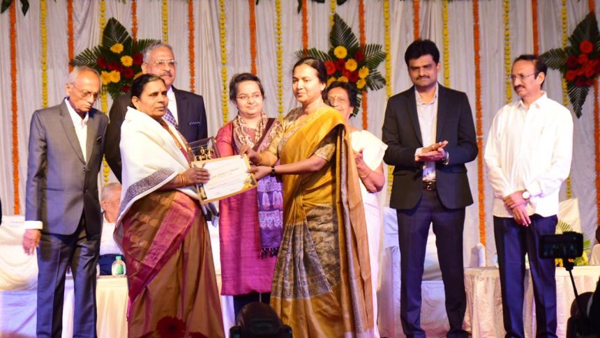 ವಿದ್ಯಾರ್ಥಿಗಳು ಸದೃಢ ಬದುಕು ರೂಪಿಸಿಕೊಳ್ಳಬೇಕು : ವಿ.ರಶ್ಮಿ ಮಹೇಶ ವಿದ್ಯಾರ್ಥಿಗಳು ಸದೃಢ ಬದುಕು ರೂಪಿಸಿಕೊಳ್ಳಬೇಕು : ವಿ.ರಶ್ಮಿ ಮಹೇಶ