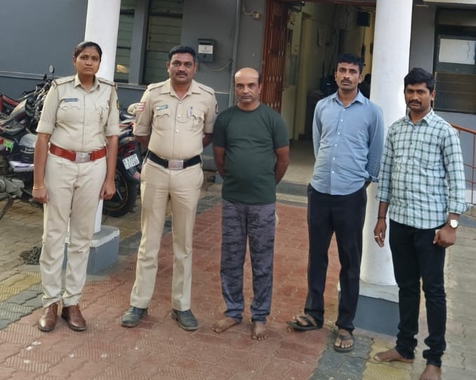 ವರದಕ್ಷಣೆ ಕಿರುಕುಳ ಮಹಿಳೆ ಕೊಲೆ : ಪರಾರಿಯಾಗಿದ್ದ ಆರೋಪಿಯನ್ನು ಪತ್ತೆ ಮಾಡಿ ನ್ಯಾಯಾಲಯಕ್ಕೆ ಒಪ್ಪಿಸಿದ ರಾಮದುರ್ಗ ಪೋಲಿಸರು