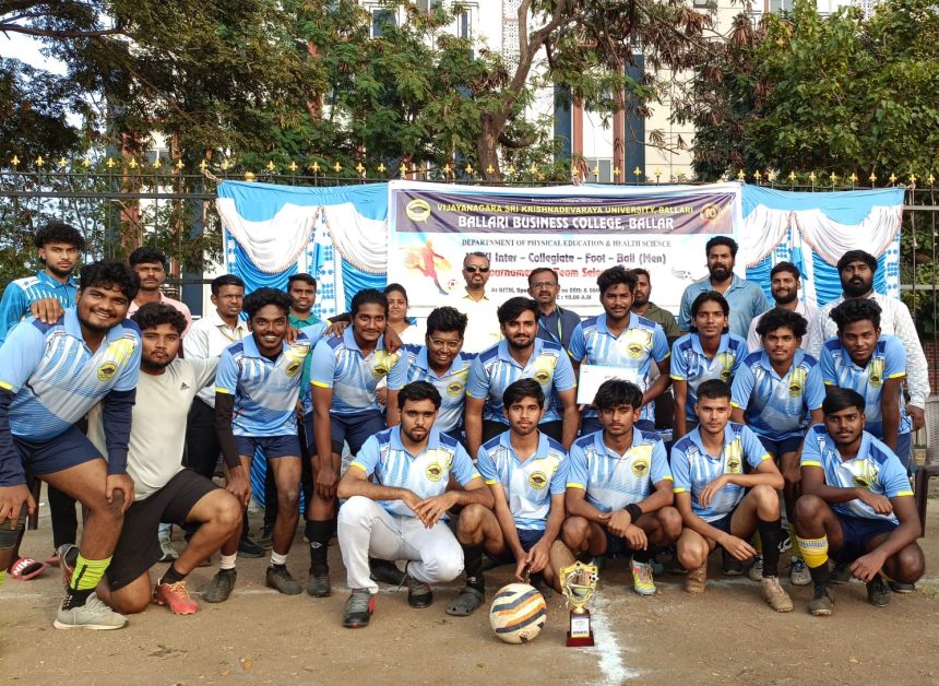 ಪುರುಷರ ಅಂತರ್ ಕಾಲೇಜು ಫುಟ್ಬಾಲ್ ಟೂರ್ನಿಯಲ್ಲಿ ಬಳ್ಳಾರಿ ಬಿಸಿನೆಸ್ ಕಾಲೇಜಿಗೆ ವಿಜೇತನ ಪುರುಷರ ಅಂತರ್ ಕಾಲೇಜು ಫುಟ್ಬಾಲ್ ಟೂರ್ನಿಯಲ್ಲಿ ಬಳ್ಳಾರಿ ಬಿಸಿನೆಸ್ ಕಾಲೇಜಿಗೆ ವಿಜೇತನ
