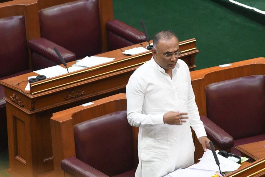 ಆಸ್ಪತ್ರೆಗಳಲ್ಲಿ ಖಾಲಿ ಇರುವ ವೈದ್ಯರು, ನರ್ಸ್, ಫಾರ್ಮಸಿಸ್ಟ್ ಹುದ್ದೆಗಳನ್ನು ತಿಂಗಳೊಳಗೆ ಭರ್ತಿಗೆ ಕ್ರಮ : ದಿನೇಶ್ ಗುಂಡೂರಾವ್ ಆಸ್ಪತ್ರೆಗಳಲ್ಲಿ ಖಾಲಿ ಇರುವ ವೈದ್ಯರು, ನರ್ಸ್, ಫಾರ್ಮಸಿಸ್ಟ್ ಹುದ್ದೆಗಳನ್ನು ತಿಂಗಳೊಳಗೆ ಭರ್ತಿಗೆ ಕ್ರಮ : ದಿನೇಶ್ ಗುಂಡೂರಾವ್