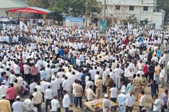 ಶಾಸಕ ಲಕ್ಷ್ಮಣ ಸವದಿ ಹಾಗೂ ಪುತ್ರ ಚಿದಾನಂದ ಸವದಿ ವಿರುದ್ಧ ಸುಳ್ಳು ಹಲ್ಲೆ ಪ್ರಕರಣ ದಾಖಲಿಸಿರುವುದನ್ನು ಖಂಡಿಸಿ ಅಥಣಿಯಲ್ಲಿ ಬೃಹತ್ ಪ್ರತಿಭಟನೆ