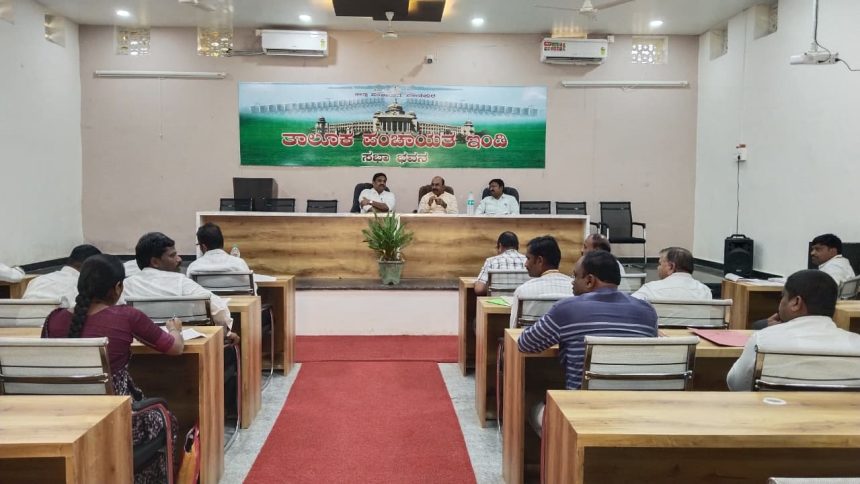 ಇನ್ನೂ ಹೆಚ್ಚಿನ ಫಲಾನುಭವಿಗಳಿಗೆ ಗ್ಯಾರಂಟಿ ಯೋಜನೆಗಳಿಗೆ ಸೇರಿಸುವ ಕಾರ್ಯ ಆಗಬೇಕು : ಪ್ರಶಾಂತ ಕಾಳೆ ಇನ್ನೂ ಹೆಚ್ಚಿನ ಫಲಾನುಭವಿಗಳಿಗೆ ಗ್ಯಾರಂಟಿ ಯೋಜನೆಗಳಿಗೆ ಸೇರಿಸುವ ಕಾರ್ಯ ಆಗಬೇಕು : ಪ್ರಶಾಂತ ಕಾಳೆ