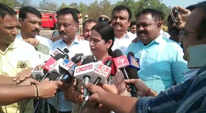 ಶ್ರಮಜೀವಿಗಳಿಗೆ ಆಶ್ರಯವಾಗಿದ್ದ ನರೇಗಾಗೆ ಬಿಜೆಪಿ ಕೊಡಲಿ ಪೆಟ್ಟು: ಸಚಿವೆ ಲಕ್ಷ್ಮೀ ಹೆಬ್ಬಾಳಕರ್ ಆರೋಪ ಶ್ರಮಜೀವಿಗಳಿಗೆ ಆಶ್ರಯವಾಗಿದ್ದ ನರೇಗಾಗೆ ಬಿಜೆಪಿ ಕೊಡಲಿ ಪೆಟ್ಟು: ಸಚಿವೆ ಲಕ್ಷ್ಮೀ ಹೆಬ್ಬಾಳಕರ್ ಆರೋಪ