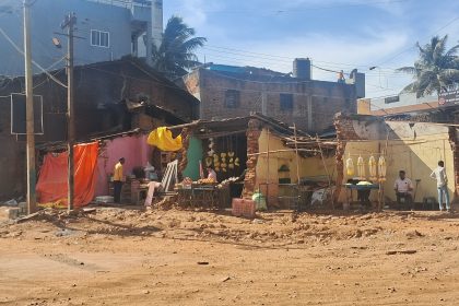 ಧೂಳಿನಿಂದ ಕಂಗೆಟ್ಟ ಸಾರ್ವಜನಿಕರು