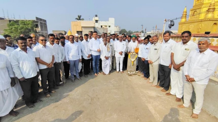 ಕಲ್ಲೋಳಿ ; ದೇವಸ್ಥಾನದ ಜಿರ್ಣೋದ್ದಾರ ಕಾಮಗಾರಿಗೆ ಭೂಮಿ ಪೂಜೆ ಕಲ್ಲೋಳಿ ; ದೇವಸ್ಥಾನದ ಜಿರ್ಣೋದ್ದಾರ ಕಾಮಗಾರಿಗೆ ಭೂಮಿ ಪೂಜೆ