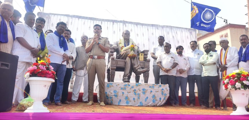 ಭೀಮಾ ಕೋರೆಗಾಂವ ವಿಜಯೋತ್ಸವ ಆಚರಿಸುವುದು ನಮ್ಮೆಲ್ಲರ ಹೆಮ್ಮೆ : ಕಿರಣ ಸತ್ತಿಗೇರಿ ಭೀಮಾ ಕೋರೆಗಾಂವ ವಿಜಯೋತ್ಸವ ಆಚರಿಸುವುದು ನಮ್ಮೆಲ್ಲರ ಹೆಮ್ಮೆ : ಕಿರಣ ಸತ್ತಿಗೇರಿ