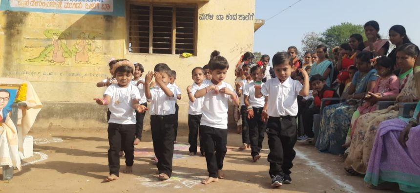 ಸಂವಿಧಾನ ಸರ್ವ ಧರ್ಮ ಗ್ರಂಥಗಳಿಗಿಂತಲೂ ಸರ್ವಶ್ರೇಷ್ಟ ಗ್ರಂಥ : ಈಶ್ವರಪ್ಪ ಬಡ್ಡಿ ಸಂವಿಧಾನ ಸರ್ವ ಧರ್ಮ ಗ್ರಂಥಗಳಿಗಿಂತಲೂ ಸರ್ವಶ್ರೇಷ್ಟ ಗ್ರಂಥ : ಈಶ್ವರಪ್ಪ ಬಡ್ಡಿ