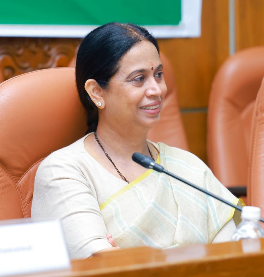 ಹಣಕಾಸು ಇಲಾಖೆ ಅನುಮತಿ ನೀಡಿದ ತಕ್ಷಣ ಫೆಬ್ರವರಿ, ಮಾರ್ಚ್ ತಿಂಗಳ ಹಣ : ಸಚಿವೆ ಲಕ್ಷ್ಮೀ ಹೆಬ್ಬಾಳಕರ್ ಹಣಕಾಸು ಇಲಾಖೆ ಅನುಮತಿ ನೀಡಿದ ತಕ್ಷಣ ಫೆಬ್ರವರಿ, ಮಾರ್ಚ್ ತಿಂಗಳ ಹಣ : ಸಚಿವೆ ಲಕ್ಷ್ಮೀ ಹೆಬ್ಬಾಳಕರ್