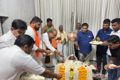 ‘ಸೋಮನಾಥ ಪರ್ವ’ ನಿಮಿತ್ಯ ಕೆ.ಎಲ್.ಇ ಆವರಣದ ಶಿವಾಲಯದಲ್ಲಿ ಬಿಜೆಪಿ ಮುಖಂಡರಿಂದ ವಿಶೇಷ ಪೂಜೆ