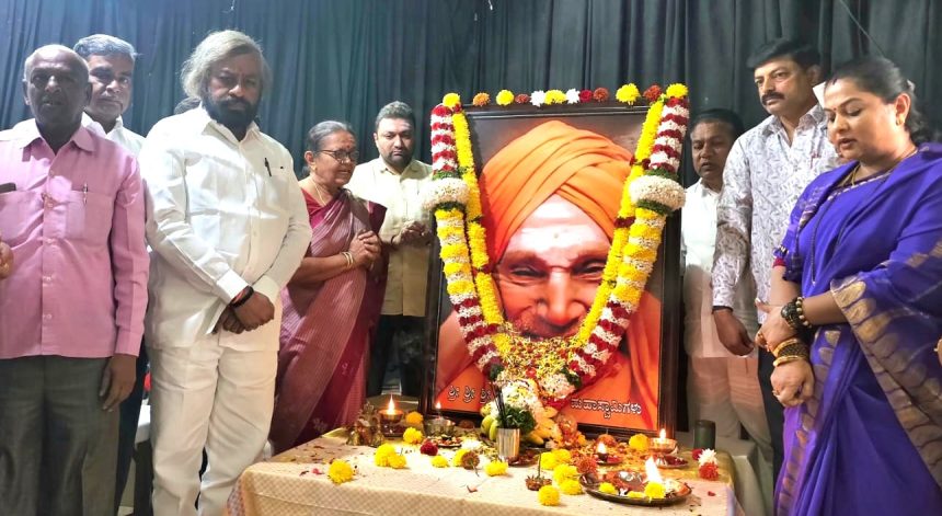 ಡಾ.ಶಿವಕುಮಾರಸ್ವಾಮೀಜಿ ಜಗತ್ತಿಗೇ ಗುರುವಾಗಿದ್ದರು:ಈಶ್ವರ ಖಂಡ್ರೆ