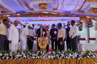 ದೇಶದ ರೈತರು ವೈಜ್ಞಾನಿಕ ಪದ್ಧತಿಯಲ್ಲಿ ಕೃಷಿ ಮಾಡಿದರೆ ಆರ್ಥಿಕ ಲಾಭ ಪಡೆಯುತ್ತಾರೆ! ದೇಶದ ಶೇಕಡಾ ೫೦ ರ? ರೈತರು ಕೃಷಿಯಲ್ಲಿ ತೊಡಗಿ, ೨೫ ರ? ಮಾತ್ರ ಆರ್ಥಿಕ ಬೆಳವಣಿಗೆ ಹೊಂದಿದ್ದಾರೆ.