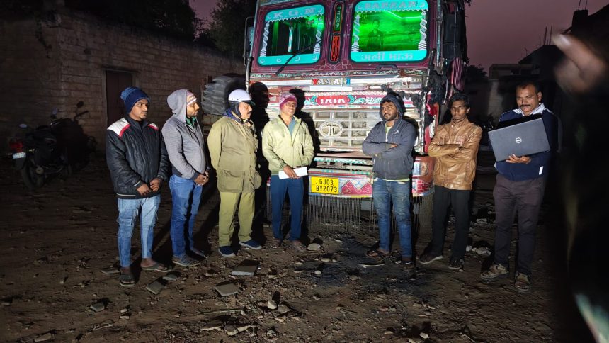 ಅಕ್ಕಿಯ ಅಕ್ರಮ ದಂಧೆ ಮೇಲೆ ದಾಳಿ : 523 ಪಡಿತರ ಅಕ್ಕಿ ವಶ 