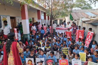 ಹೊಸ ಯರಗುಡಿ ಸರ್ಕಾರಿ ಶಾಲೆ ರಕ್ಷಿಸಲು ಆಗ್ರಹಿಸಿ ವಿದ್ಯಾರ್ಥಿಗಳ ಪೋಷಕರ ಪ್ರತಿಭಟನೆ