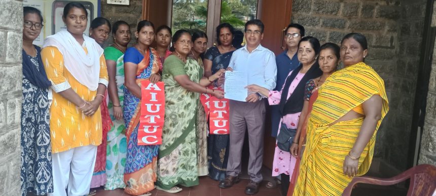 ವಿವಿಧ ಬೇಡಿಕೆಗಳ ಈಡೇರಿಕೆಗೆ ಬಿಸಿಯೂಟ ಕಾರ್ಮಿಕರ ಮನವಿ ವಿವಿಧ ಬೇಡಿಕೆಗಳ ಈಡೇರಿಕೆಗೆ ಬಿಸಿಯೂಟ ಕಾರ್ಮಿಕರ ಮನವಿ