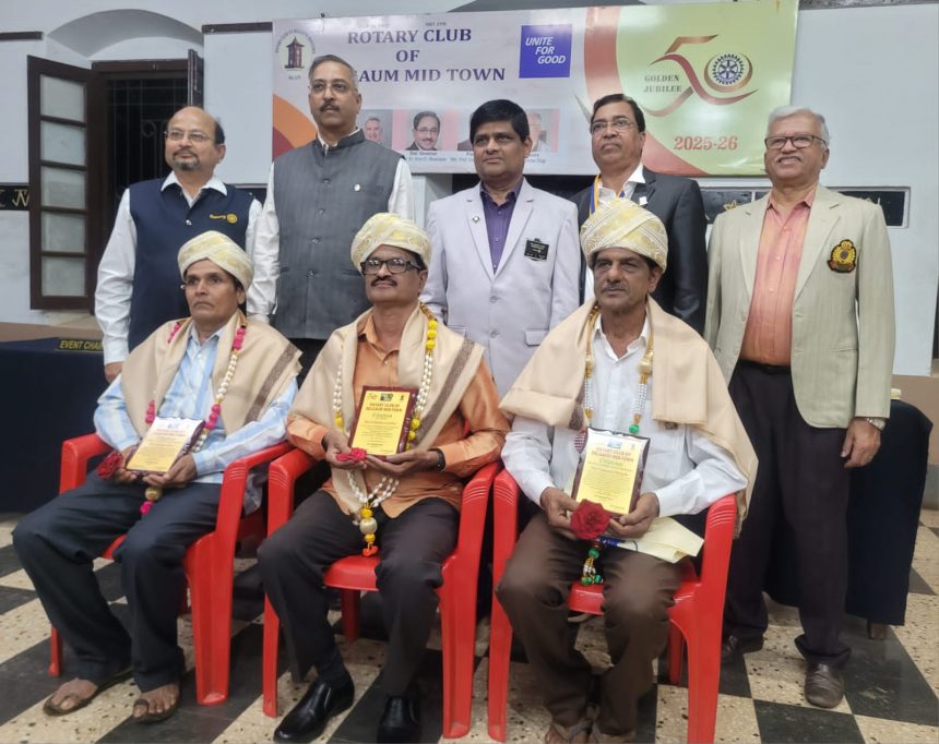 ಪ್ರಭಾಕರ ಲಾಟುಕರ , ಚೈತನ್ಯ ಬೋಂಗಾಳೆ ಮತ್ತು ಕಲ್ಲಪ್ಪ  ಭಿವಸೆ ಅವರಿಗೆ “ರೋಟರಿ ವೋಕೇಶನಲ್ ಅವಾರ್ಡ್”