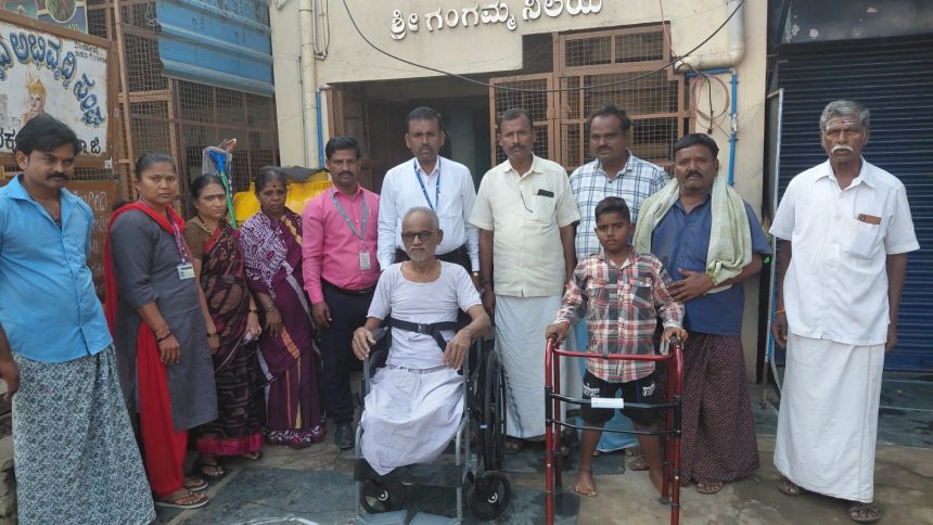 ವಿಶೇಷಚೇತನರಿಗೆ ಧರ್ಮಸ್ಥಳ ಸಂಸ್ಥೆಯಿಂದ ವಿಲ್ ಚೇರ್ ವಿತರಣೆ : ಕೃಷ್ಣಮೂರ್ತಿ ವಿಶೇಷಚೇತನರಿಗೆ ಧರ್ಮಸ್ಥಳ ಸಂಸ್ಥೆಯಿಂದ ವಿಲ್ ಚೇರ್ ವಿತರಣೆ : ಕೃಷ್ಣಮೂರ್ತಿ