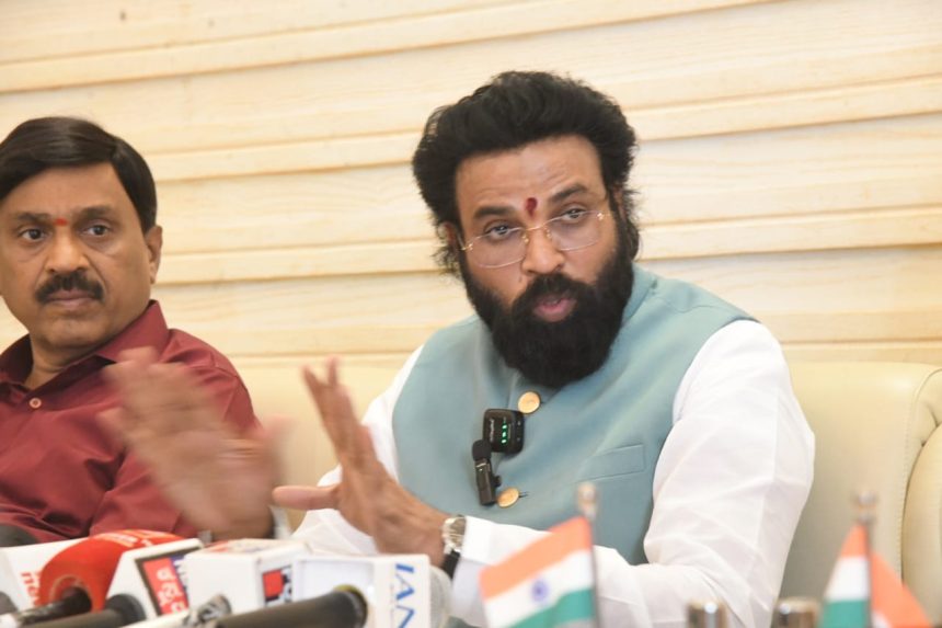 ಎಸ್‌ಪಿ ಪವನ್‌ನೆಜ್ಜೂರ ಅಮಾನತು ಎಷ್ಟರ ಮಟ್ಟಿಗೆ ಸರಿ: ಶ್ರೀರಾಮುಲು