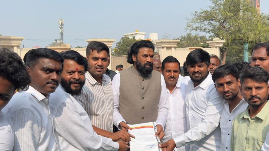 ನಾಡದೊರೆ ರಾಜವೀರ ಮದಕರಿ ನಾಯಕ ಯುವ ಬ್ರಿಗೇಡ್ ಜಿಲ್ಲಾಧ್ಯಕ್ಷರಾಗಿ ಬಸವ ಬಳ್ಳಾರಿ ನೇಮಕ