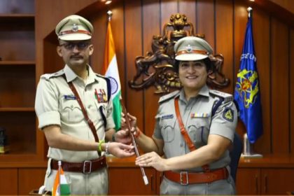 ಶೋಭಾ ರಾಣಿ ವಿ. ಜೆ  ಅವರಿಂದ ಅಧಿಕಾರ ಸ್ವೀಕರಿಸಿದ ನೂತನ ಎಸ್‍ಪಿ ಪವನ್ ನೆಜ್ಜೂರ್ 