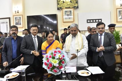 ಜನರಿಗೆ ಅವಶ್ಯವಿರುವ ಸರ್ಕಾರದ ಸೇವೆಗಳನ್ನು ವಿಳಂಬ ಮಾಡದೇ ಪೂರೈಸಿ-ಅಧಿಕಾರಿಗಳಿಗೆ ಸಿಎಂ ಕರೆ