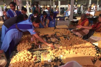 ಗವಿಮಠದ ಮಹಾದಾಸೋಹದಲ್ಲಿ ಮೈಸೊರ್ ಪಾಕ್ ತಯಾರಿಕೆ