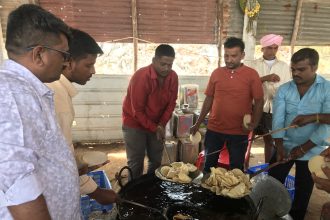 ಶ್ರೀ ಗವಿಸಿದ್ಧೇಶ್ವರ ಮಹಾದಾಸೋಹದಲ್ಲಿ ೫೦ ಜನ ಬಾಣಸಿಗರಿಂದ ಹಪ್ಪಳದ ತಯಾರಿಕೆ